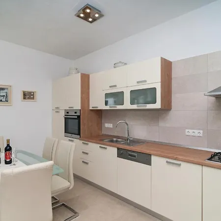 Holiday home Lovely In Stanici With Outdoor Swimming Pool *